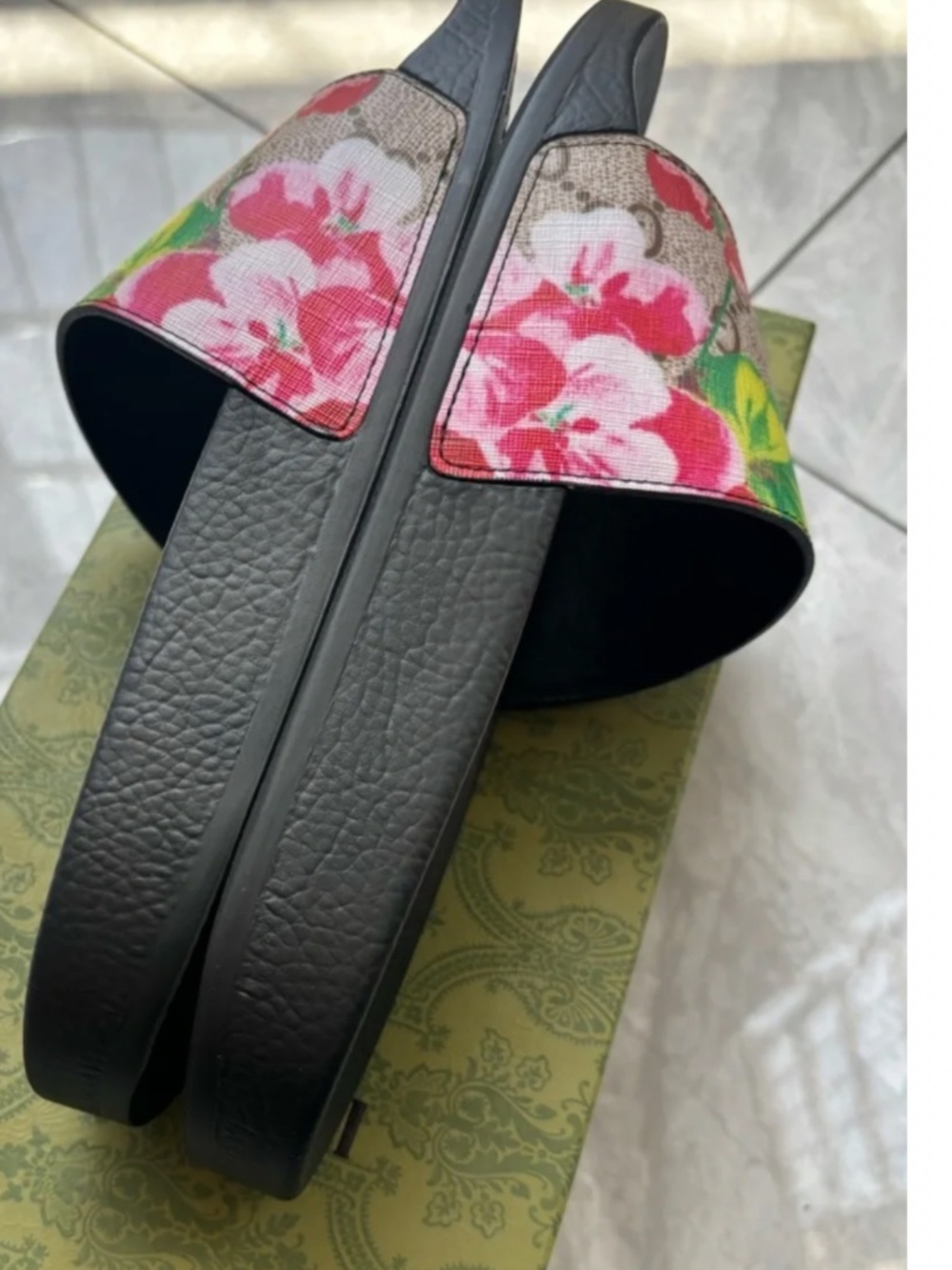 Stunning Gucci Floral Slides - Picture 4 of 8